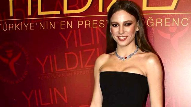 Slikonları patlayan serenay sarıkaya hastane kayıtlarında sahte isim kullandı.